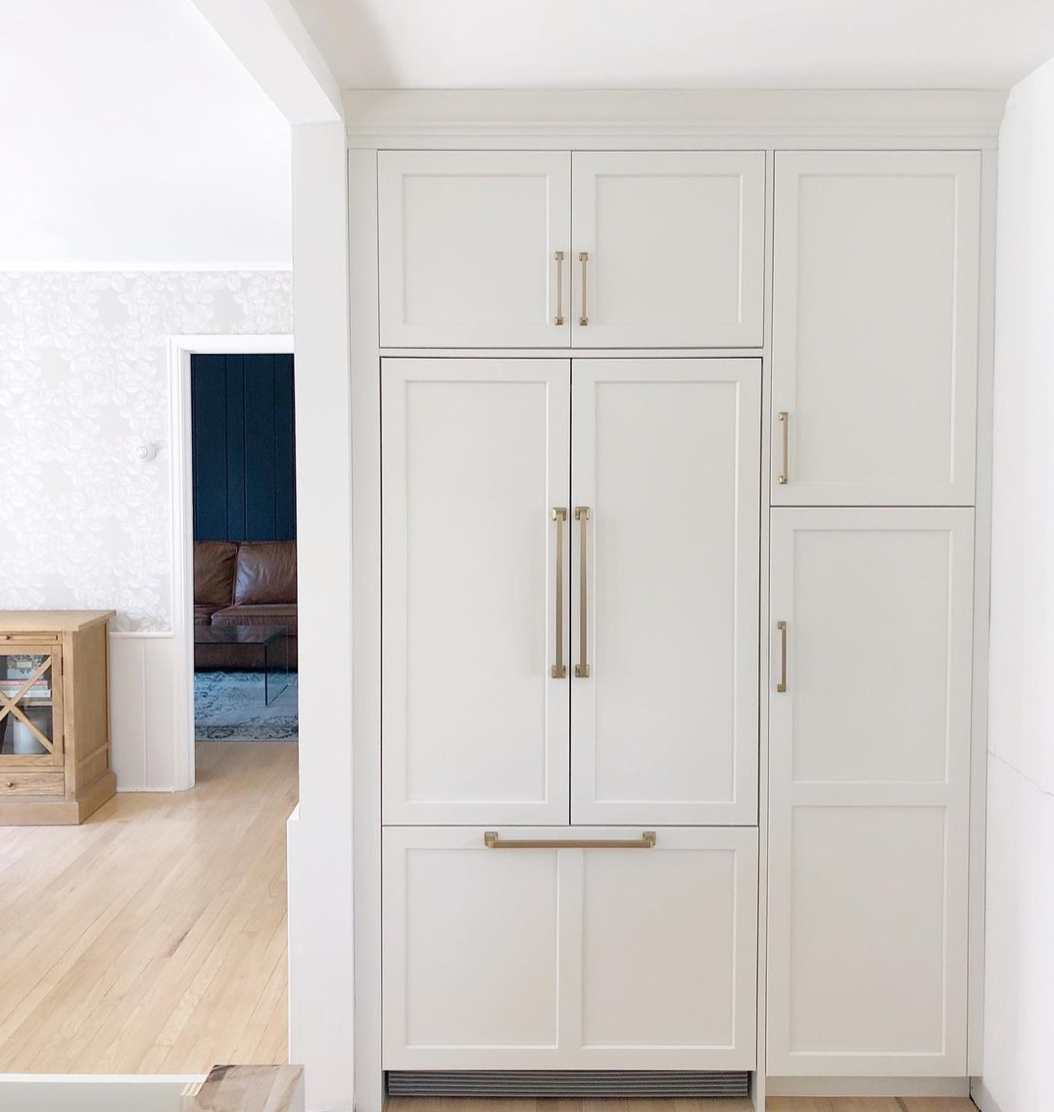 What is an appliance pull? What is the difference between an appliance handle and a standard drawer pull?